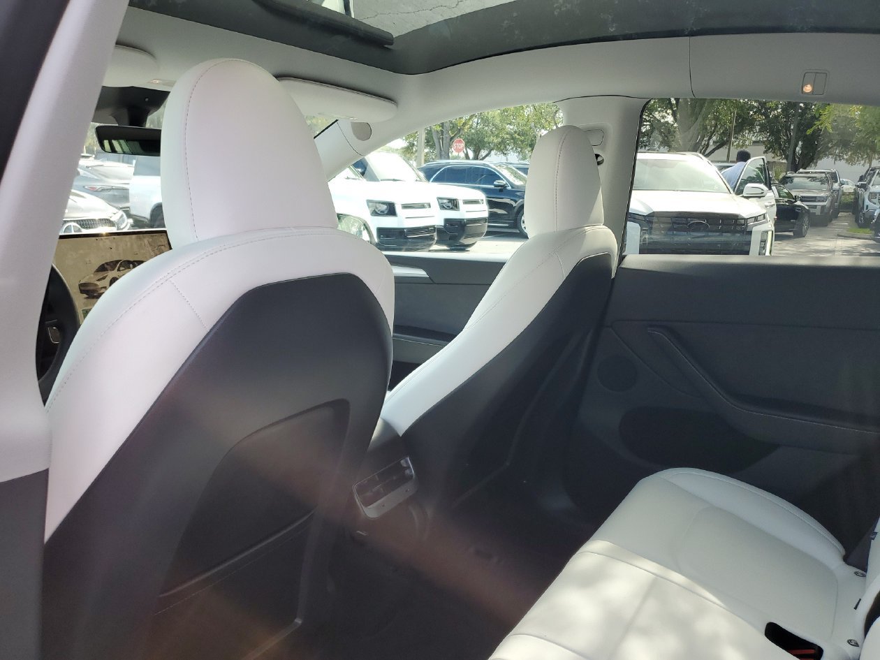 Used 2025 Tesla Model Y Long Range RWD image 9