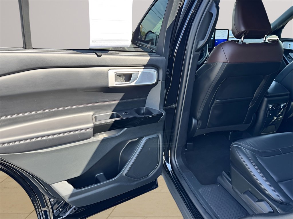 Used 2022 Ford Explorer Platinum w/ Equipment Group 601A image 37