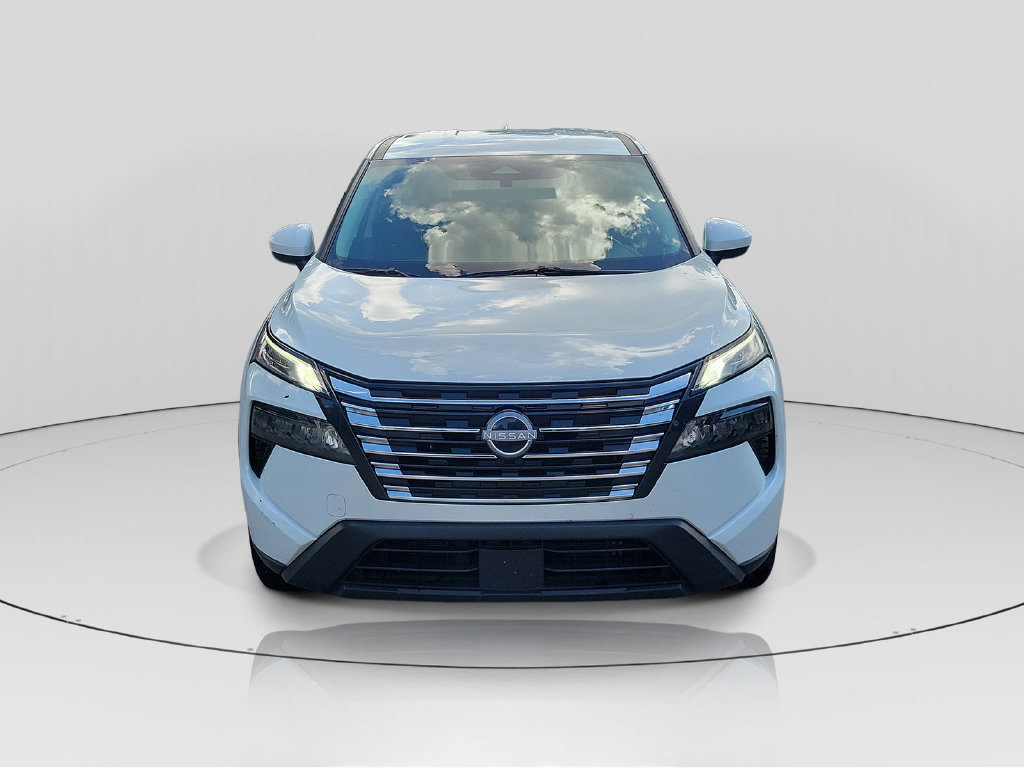 Used 2025 Nissan Rogue SV AWD/4WD image 2