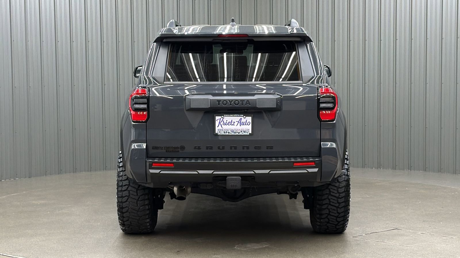 Used 2025 Toyota 4Runner SR5 AWD/4WD image 4