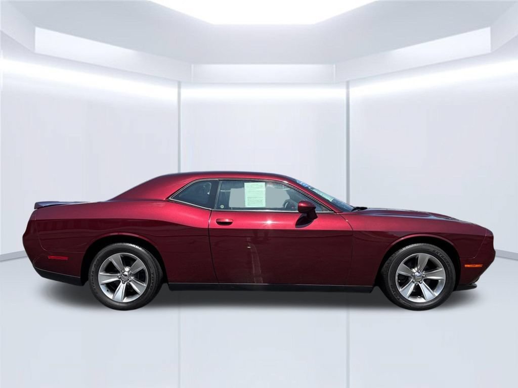 Used 2018 Dodge Challenger SXT RWD image 7