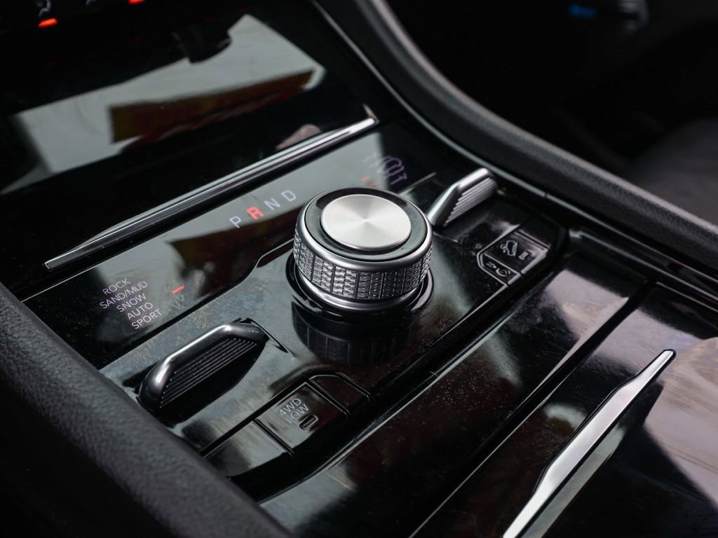 Used 2024 Jeep Grand Cherokee Overland w/ Luxury Tech Group IV image 31