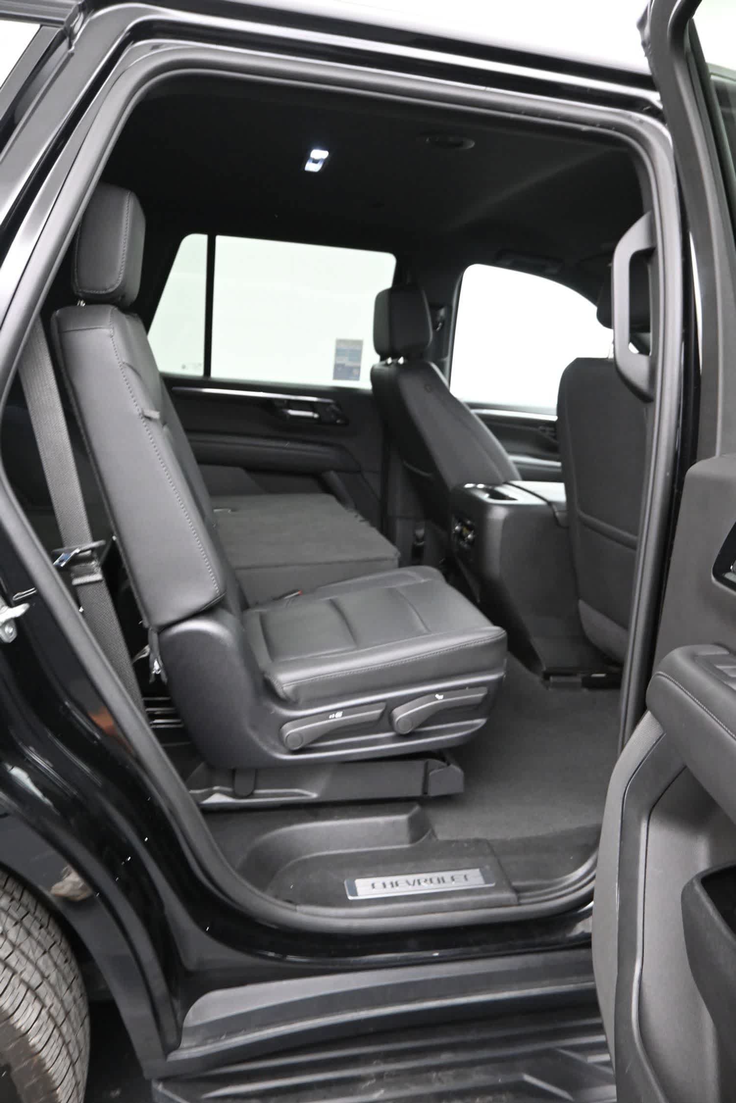 Used 2025 Chevrolet Tahoe LT AWD/4WD image 15