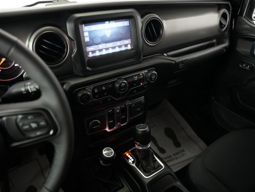 Used 2023 Jeep Gladiator Sport AWD/4WD image 18