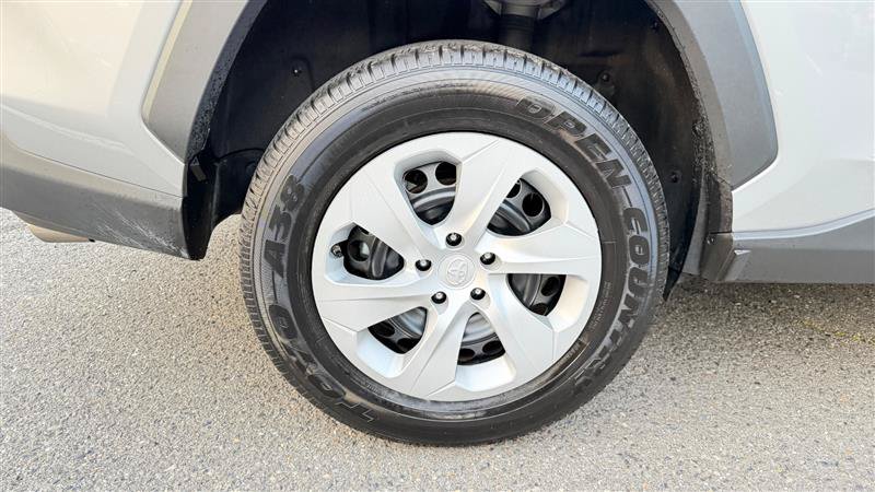 Used 2025 Toyota RAV4 LE AWD/4WD image 18