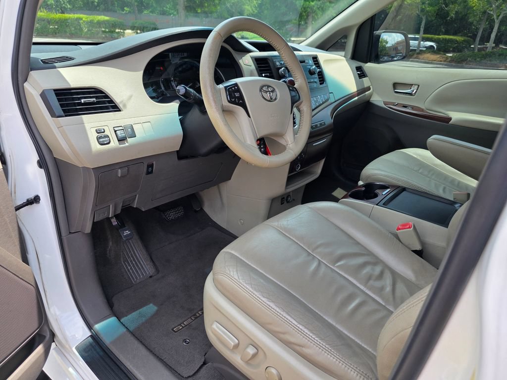 Used 2011 Toyota Sienna XLE FWD image 11