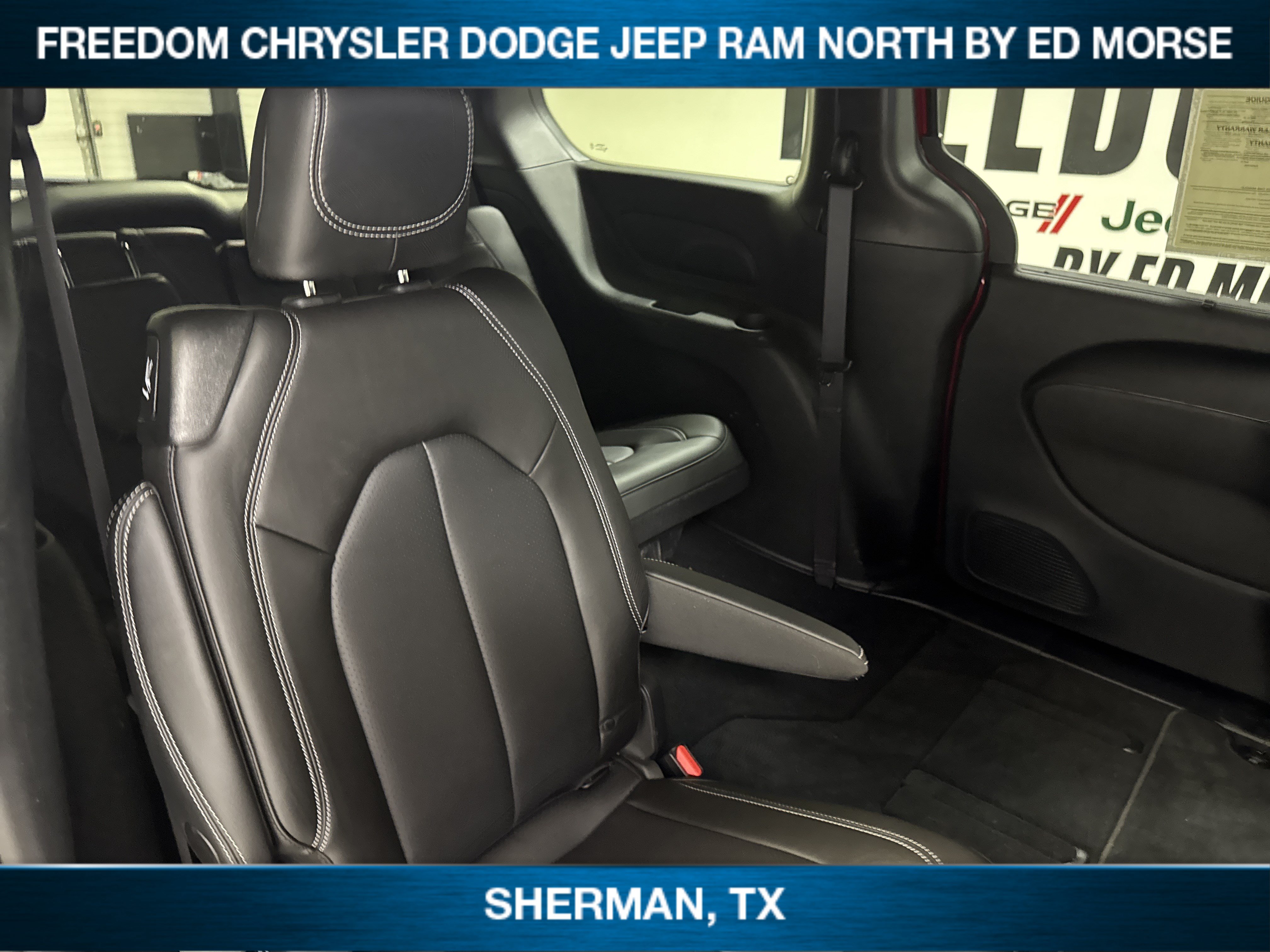 Used 2025 Chrysler Voyager LX FWD image 10