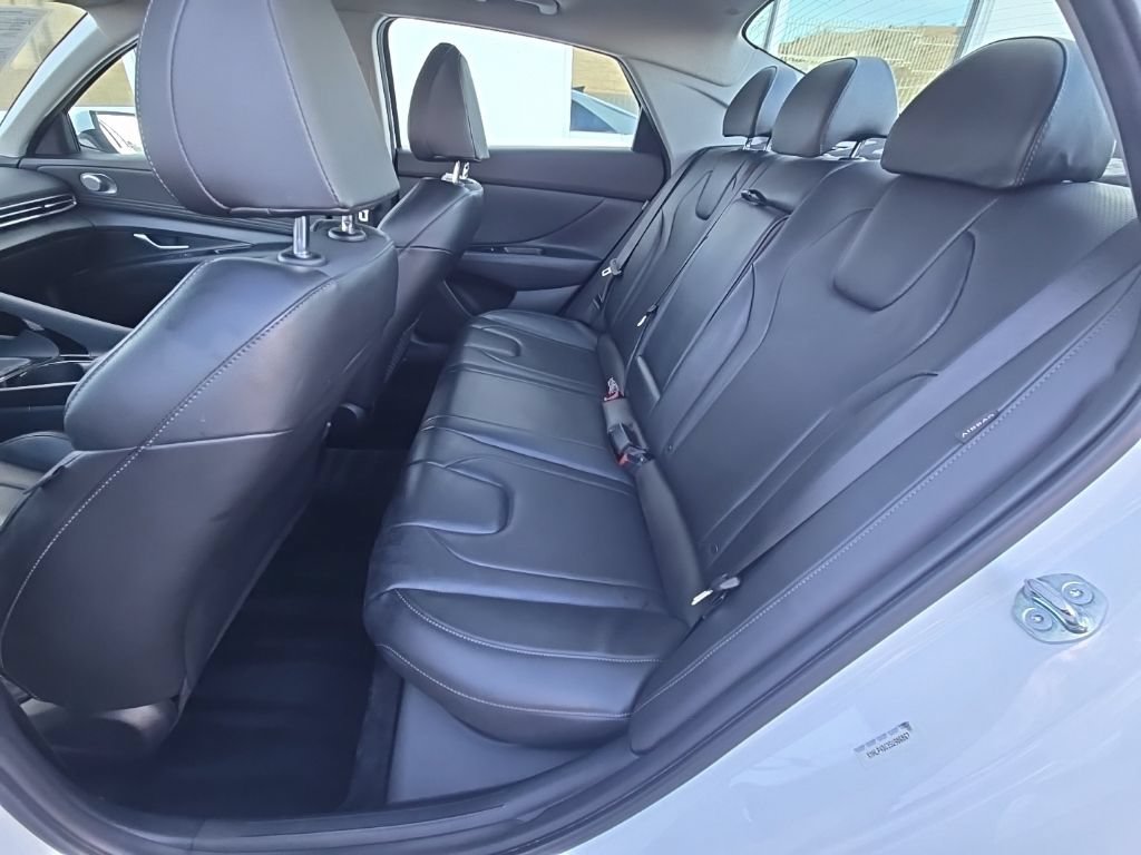 Used 2025 Hyundai Elantra Limited FWD image 31