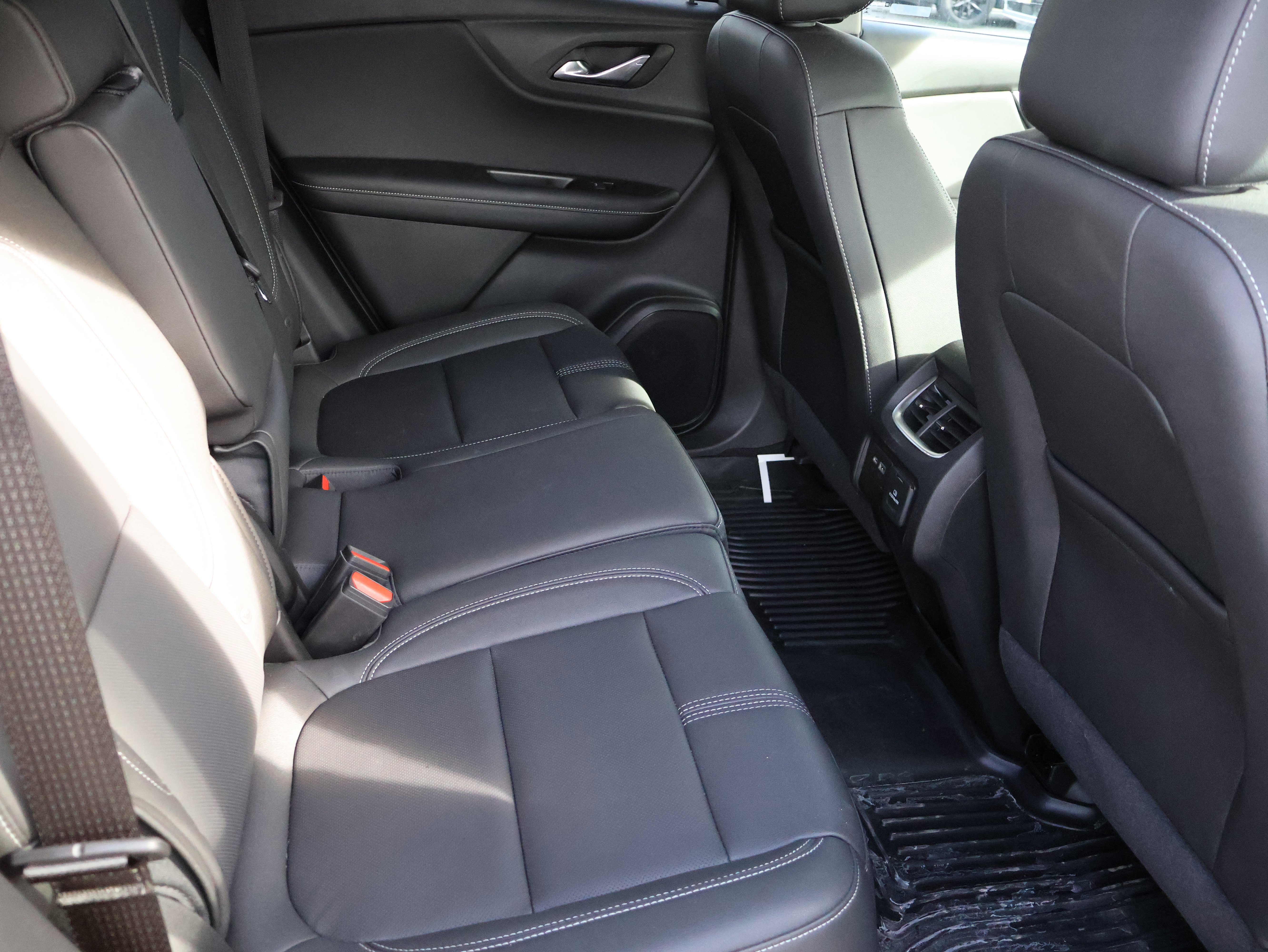 Used 2023 Chevrolet Blazer LT w/ Sound & Technology Package image 12