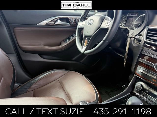 Used 2017 INFINITI QX30 Premium w/ Technology Package image 11