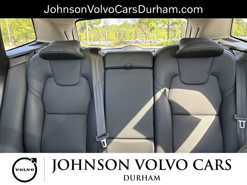 Used 2023 Volvo XC60 B5 Plus image 23