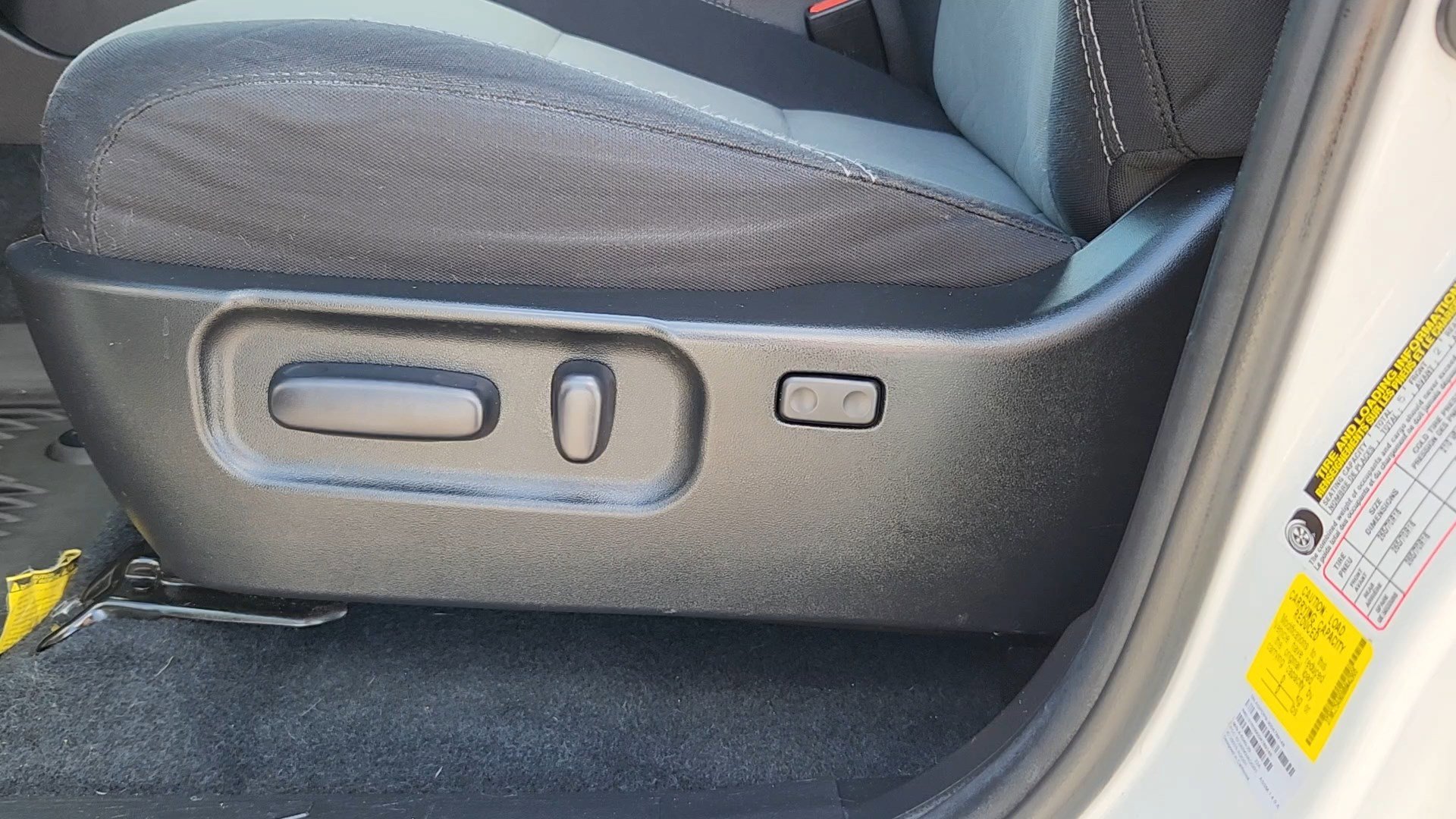 Used 2021 Toyota Tacoma TRD Off-Road AWD/4WD image 9