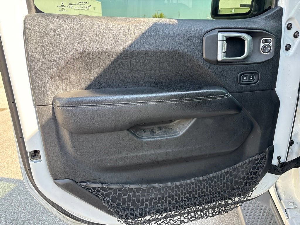 Used 2018 Jeep Wrangler Unlimited Sahara w/ Uconnect 4C Nav & Sound Group AWD/4WD image 9
