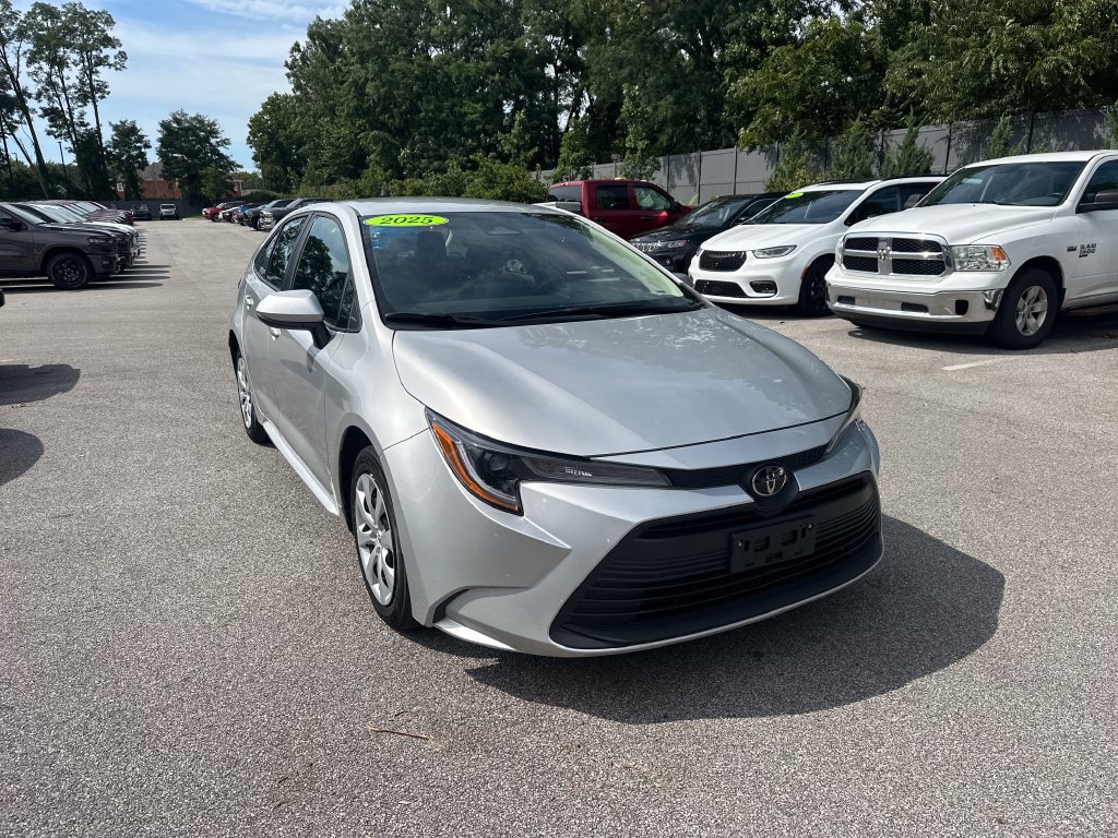 Used 2025 Toyota Corolla LE FWD image 4