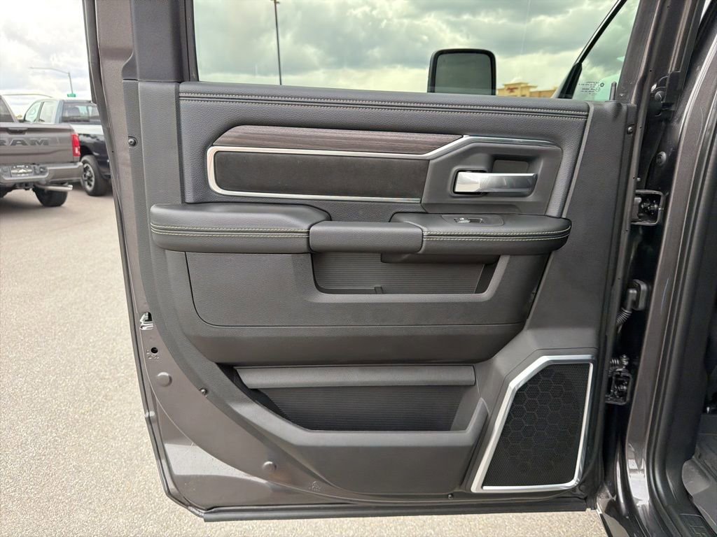 New 2026 RAM 3500 Laramie AWD/4WD image 31