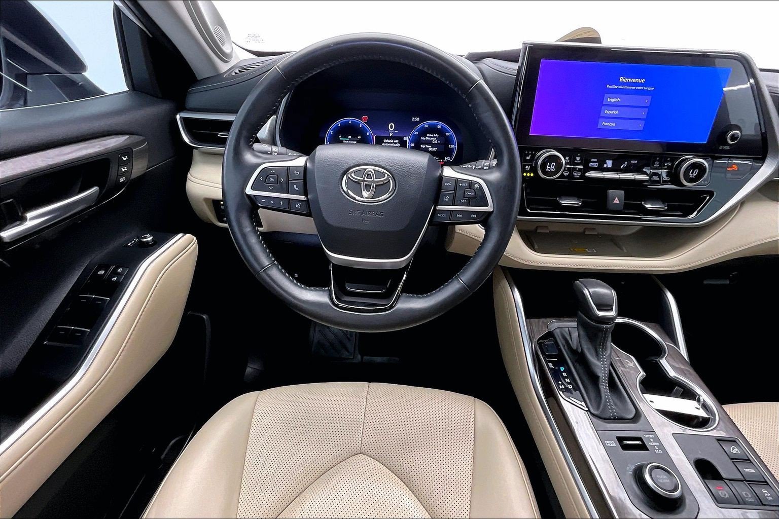 Used 2024 Toyota Highlander Platinum AWD/4WD image 4