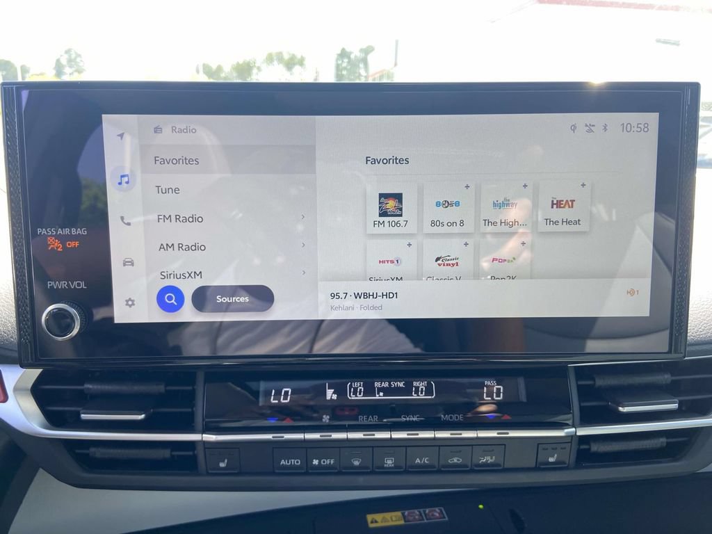 Used 2025 Toyota Sienna XLE w/ XLE Plus Package FWD image 26