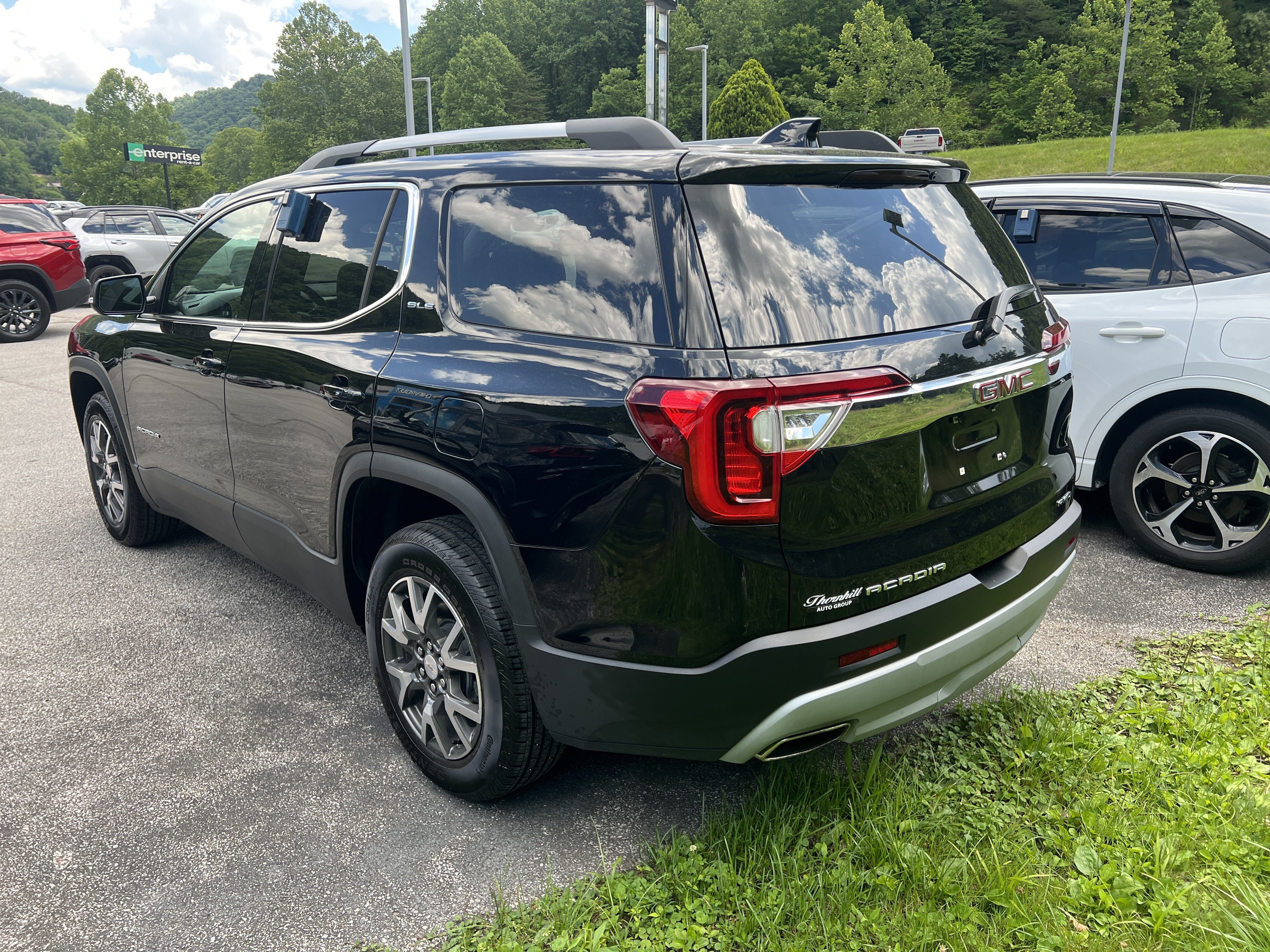 Used 2023 GMC Acadia SLE w/ Driver Convenience Package AWD/4WD image 5