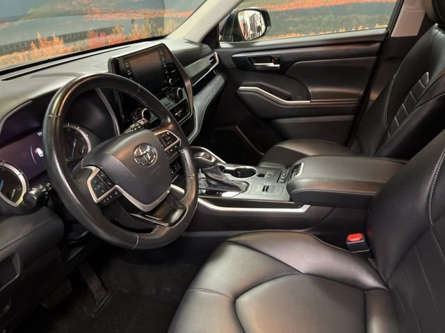 Used 2022 Toyota Highlander XLE AWD/4WD image 26