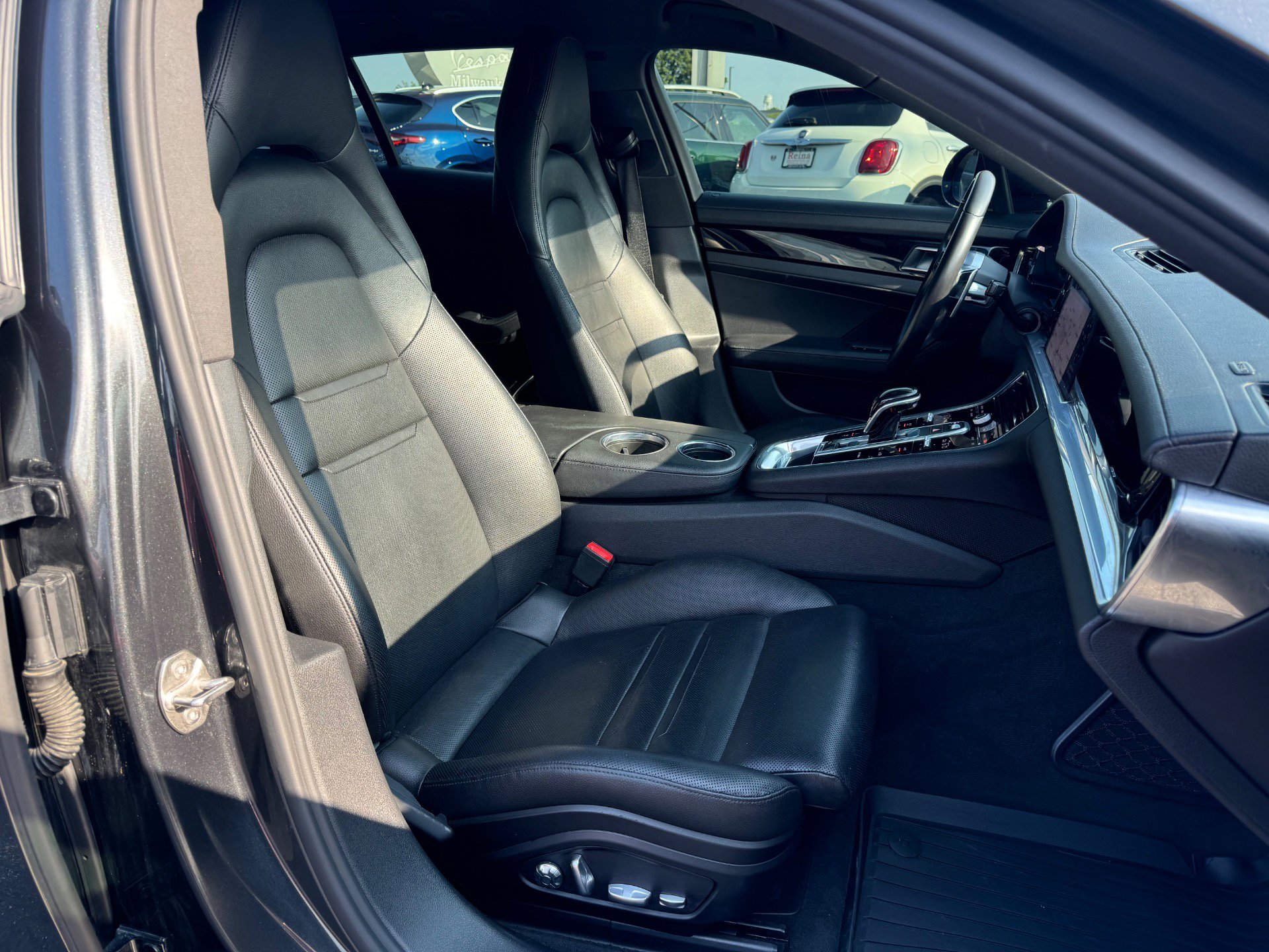 Used 2018 Porsche Panamera 4 image 32