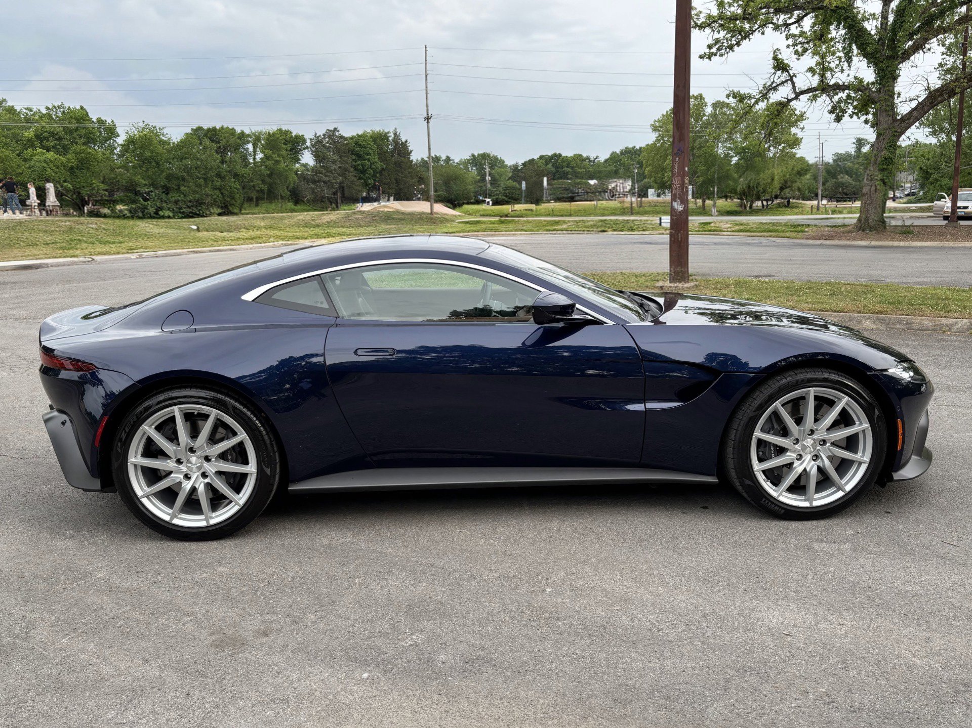 Used 2020 Aston Martin V8 Vantage Coupe RWD image 8