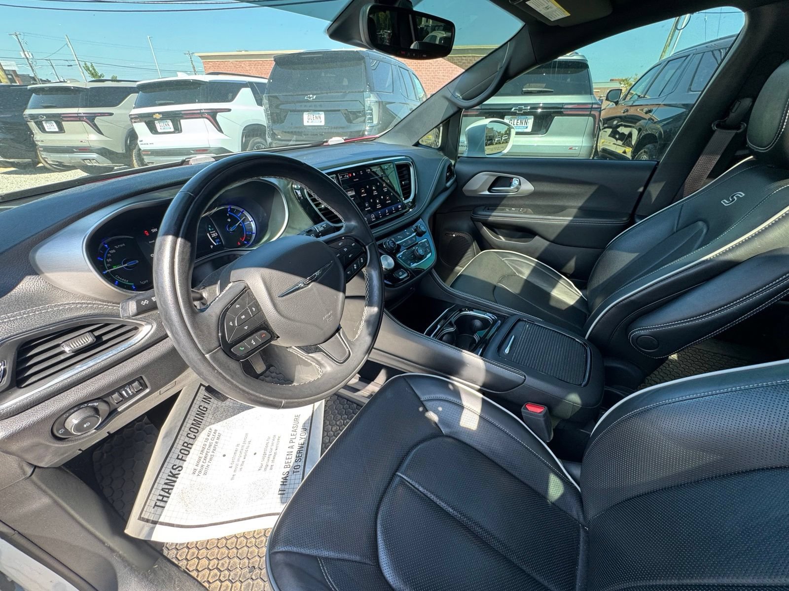 Used 2022 Chrysler Pacifica Limited w/ Uconnect Theater Family Group FWD image 17