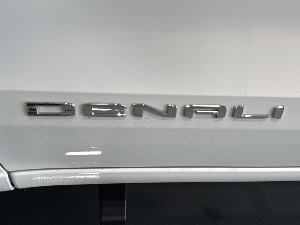 Used 2025 GMC Canyon Denali AWD/4WD image 10