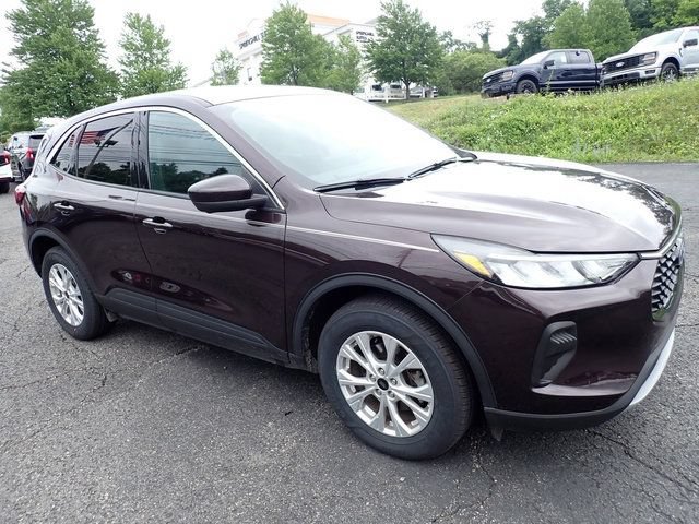 Used 2023 Ford Escape Active w/ Tech Pack #2 AWD/4WD image 8