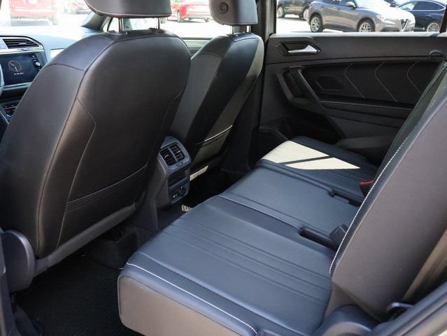 Used 2024 Volkswagen Tiguan SE R-Line FWD image 18