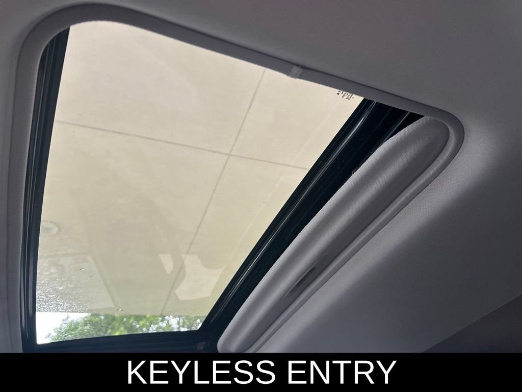 Used 2025 Toyota Sienna XLE FWD image 13