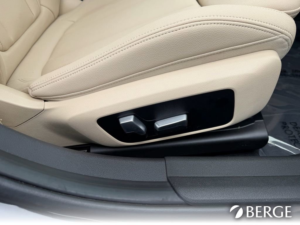 Used 2021 BMW 330e xDrive w/ Convenience Package image 16