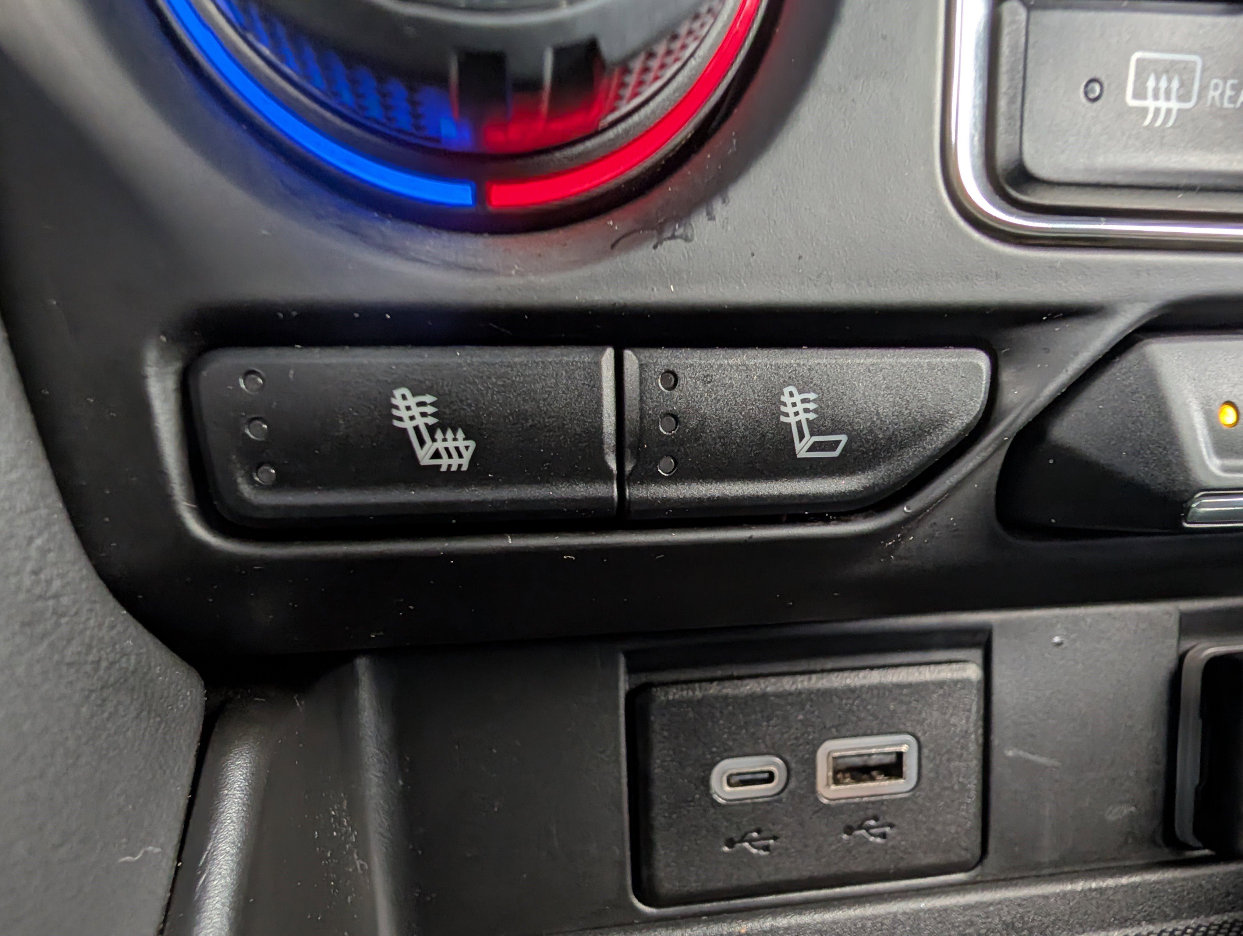 Used 2024 Chevrolet Tahoe Z71 w/ Z71 Off-Road Package image 34