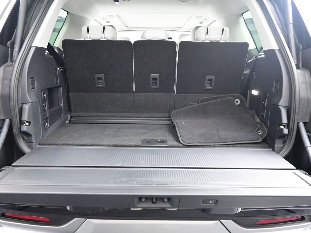 Used 2025 Ford Expedition Platinum w/ Platinum Ultimate Package image 32