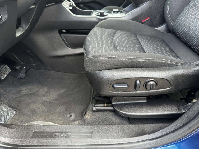 Used 2023 GMC Terrain SLE w/ Driver Convenience Package image 34