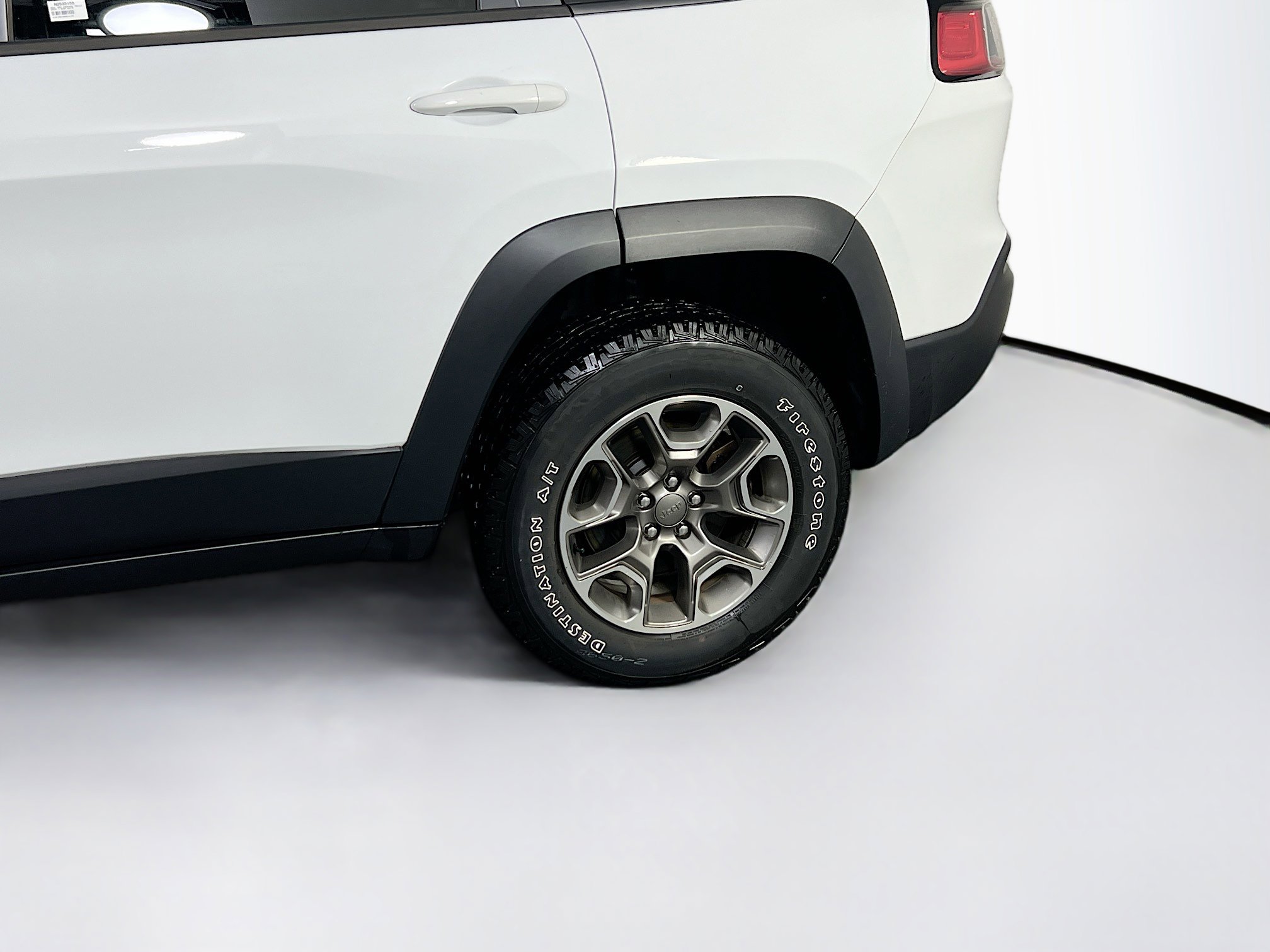 Used 2022 Jeep Cherokee Trailhawk w/ Premium Leather Package image 29