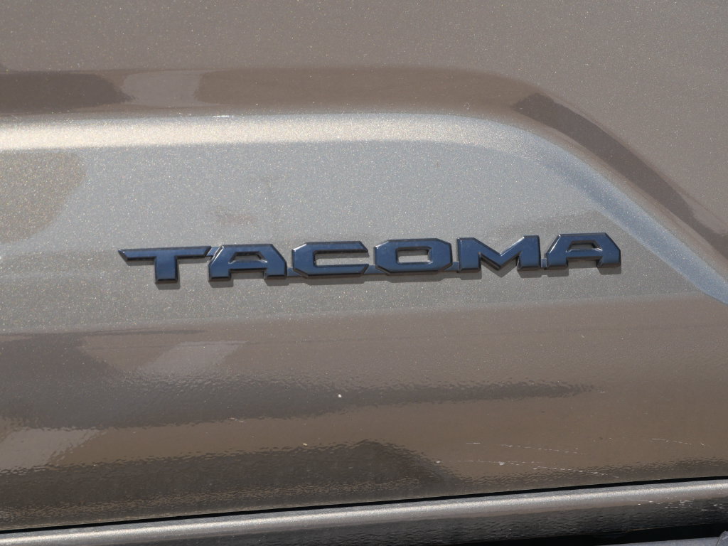 Used 2025 Toyota Tacoma TRD Off-Road AWD/4WD image 9