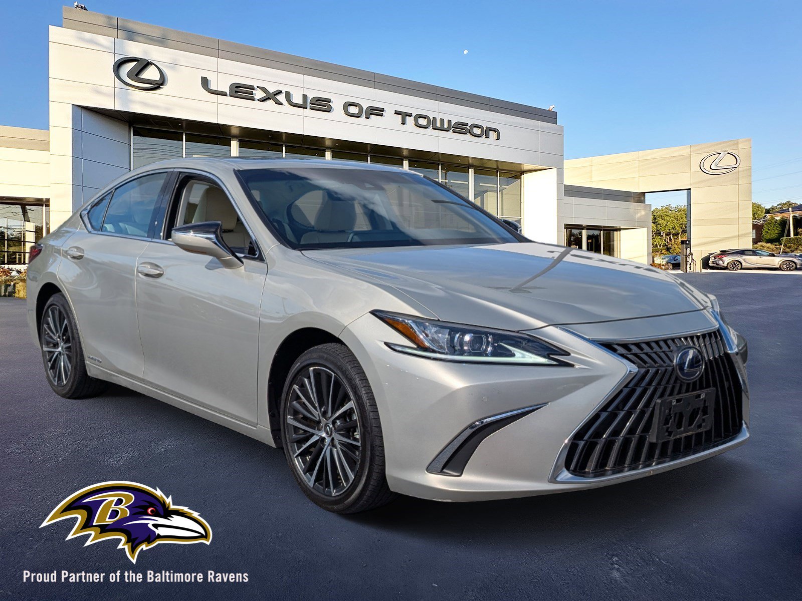 Used 2022 Lexus ES 300h w/ Premium Package