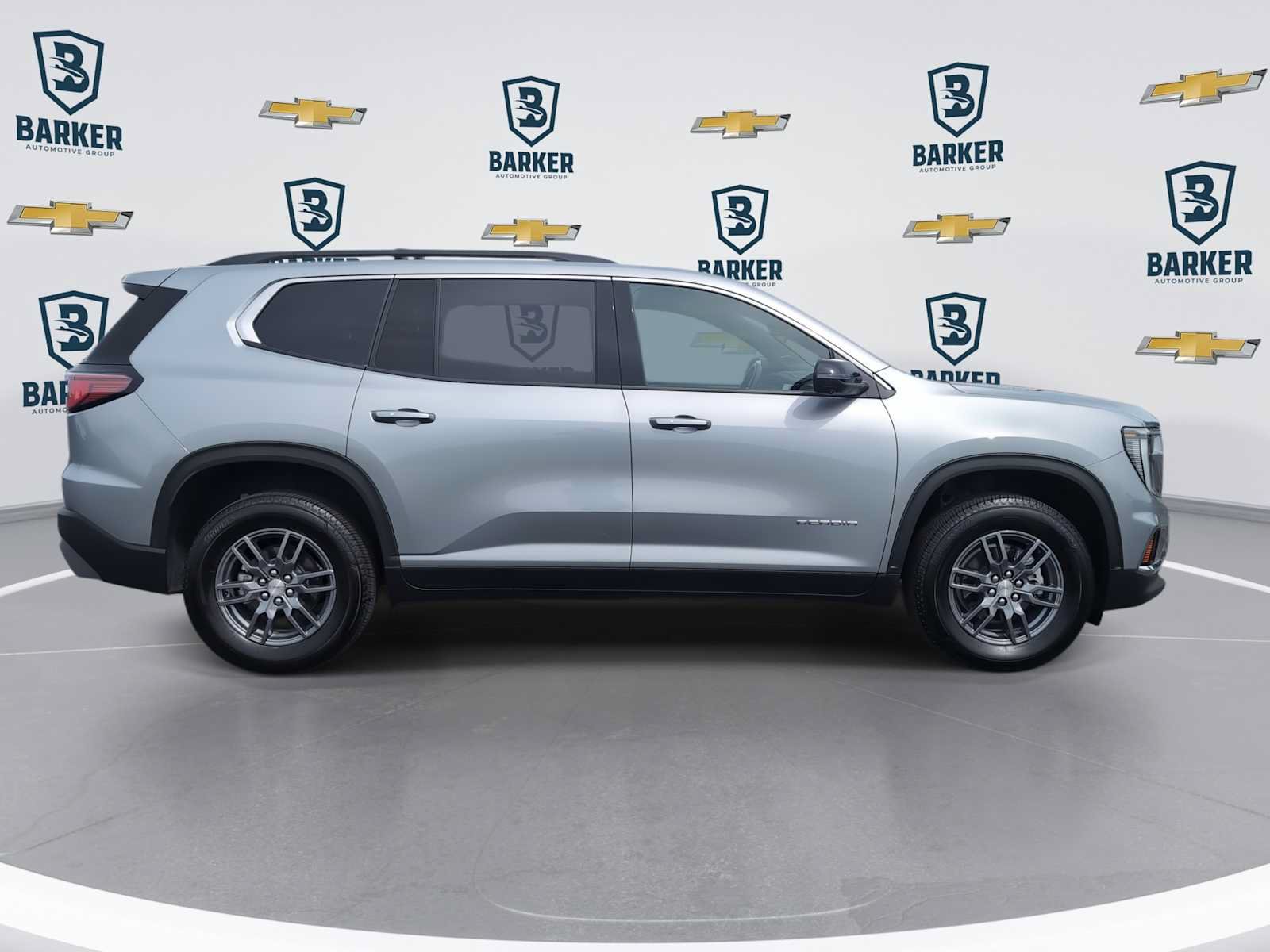 Used 2025 GMC Acadia Elevation FWD image 9
