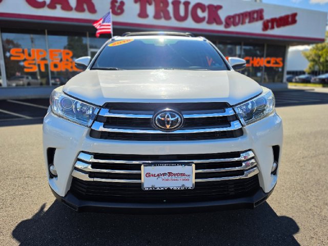 Used 2018 Toyota Highlander Limited AWD/4WD image 2