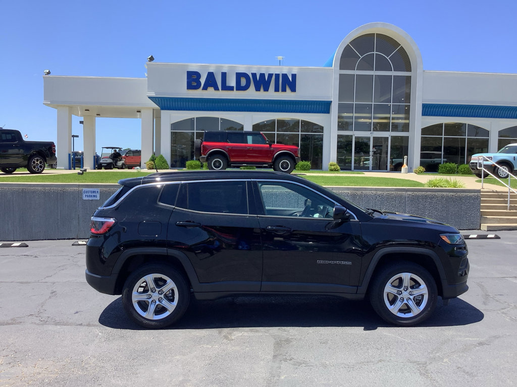 Used 2023 Jeep Compass Latitude w/ Sun and Sound Group image 8