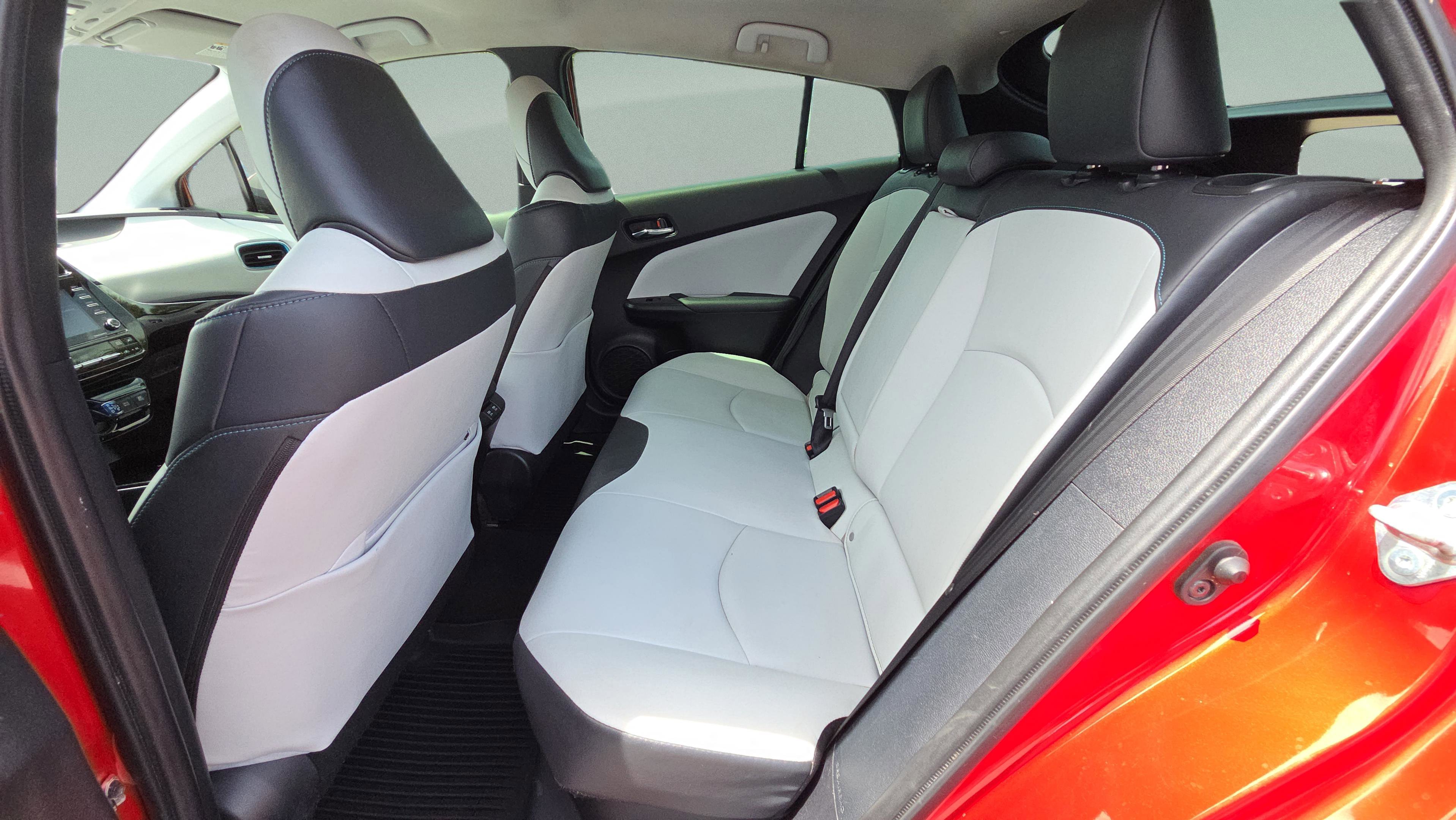 Used 2022 Toyota Prius XLE FWD image 11