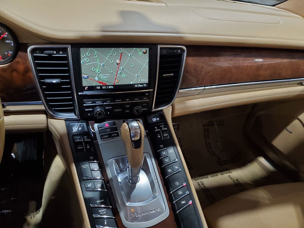 Used 2014 Porsche Panamera 4S Executive image 34