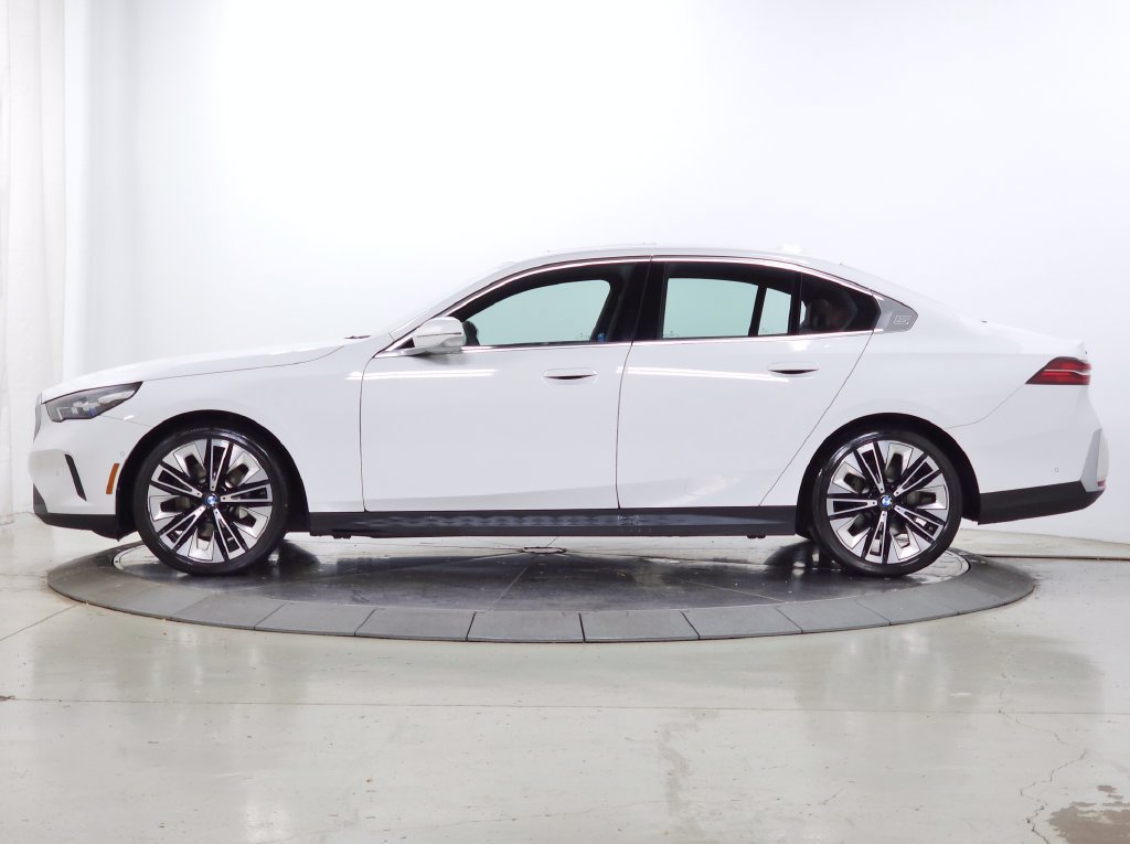 Used 2024 BMW 530i xDrive w/ Convenience Package AWD/4WD image 4