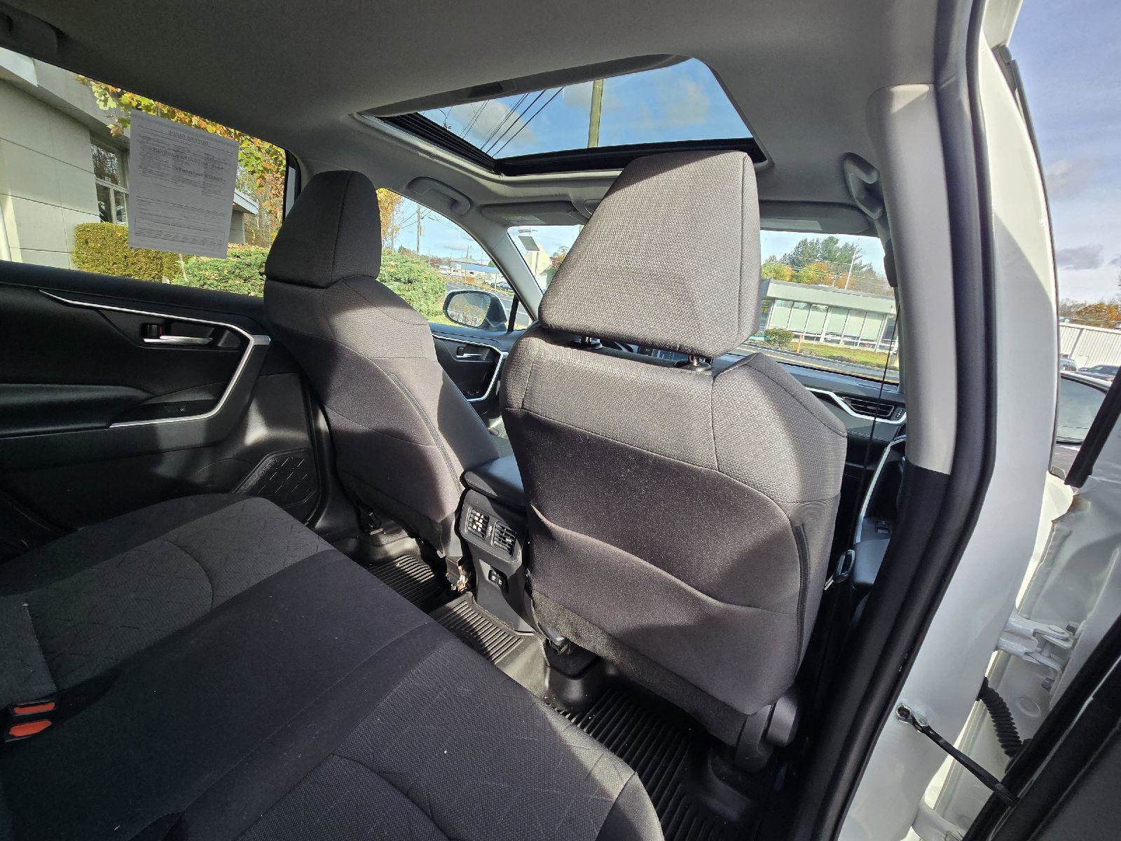 Used 2020 Toyota RAV4 XLE w/ Convenience Package image 17