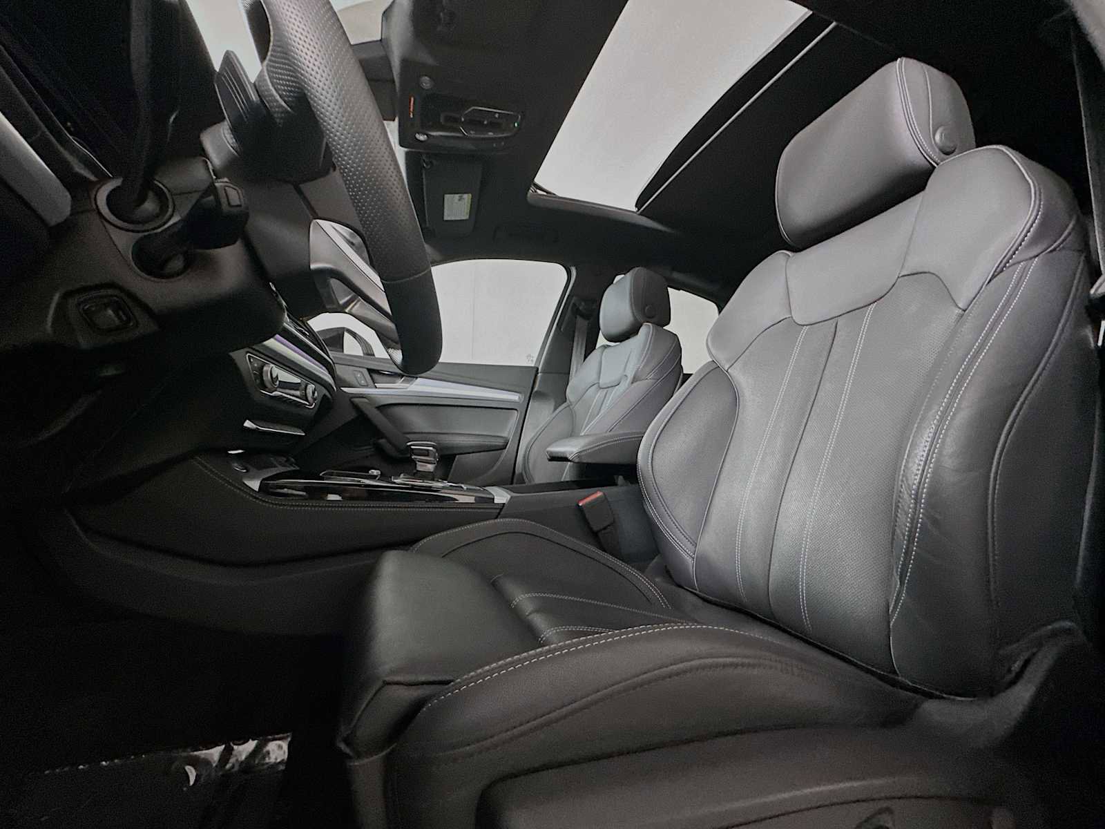 Certified 2025 Audi Q5 2.0T Premium Plus w/ Premium Plus Package AWD/4WD image 19