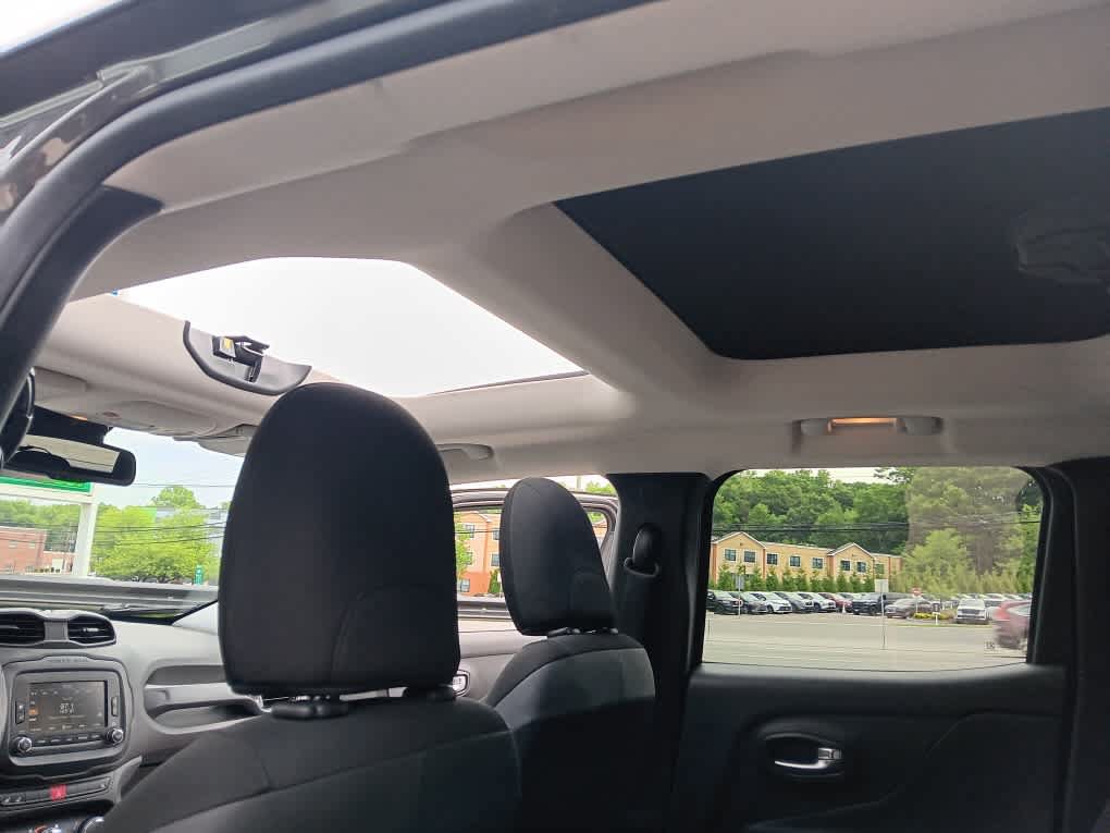 Used 2016 Jeep Renegade Latitude AWD/4WD image 14