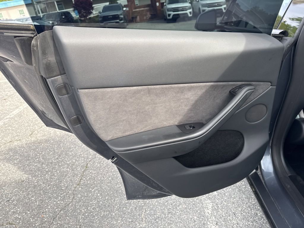 Used 2023 Tesla Model Y Long Range image 30