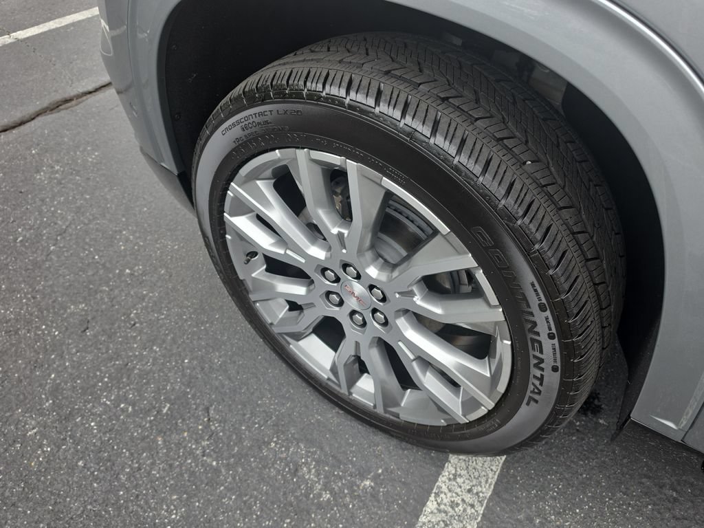 Certified 2025 GMC Acadia Denali w/ Super Cruise Package FWD image 11