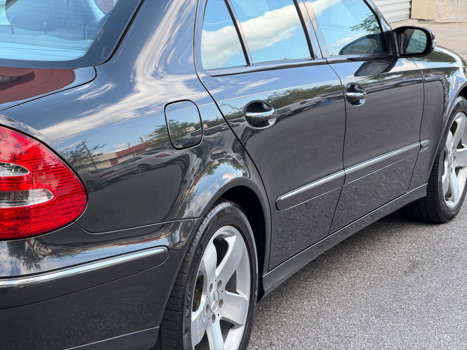Used 2003 Mercedes-Benz E 500 Sedan image 23