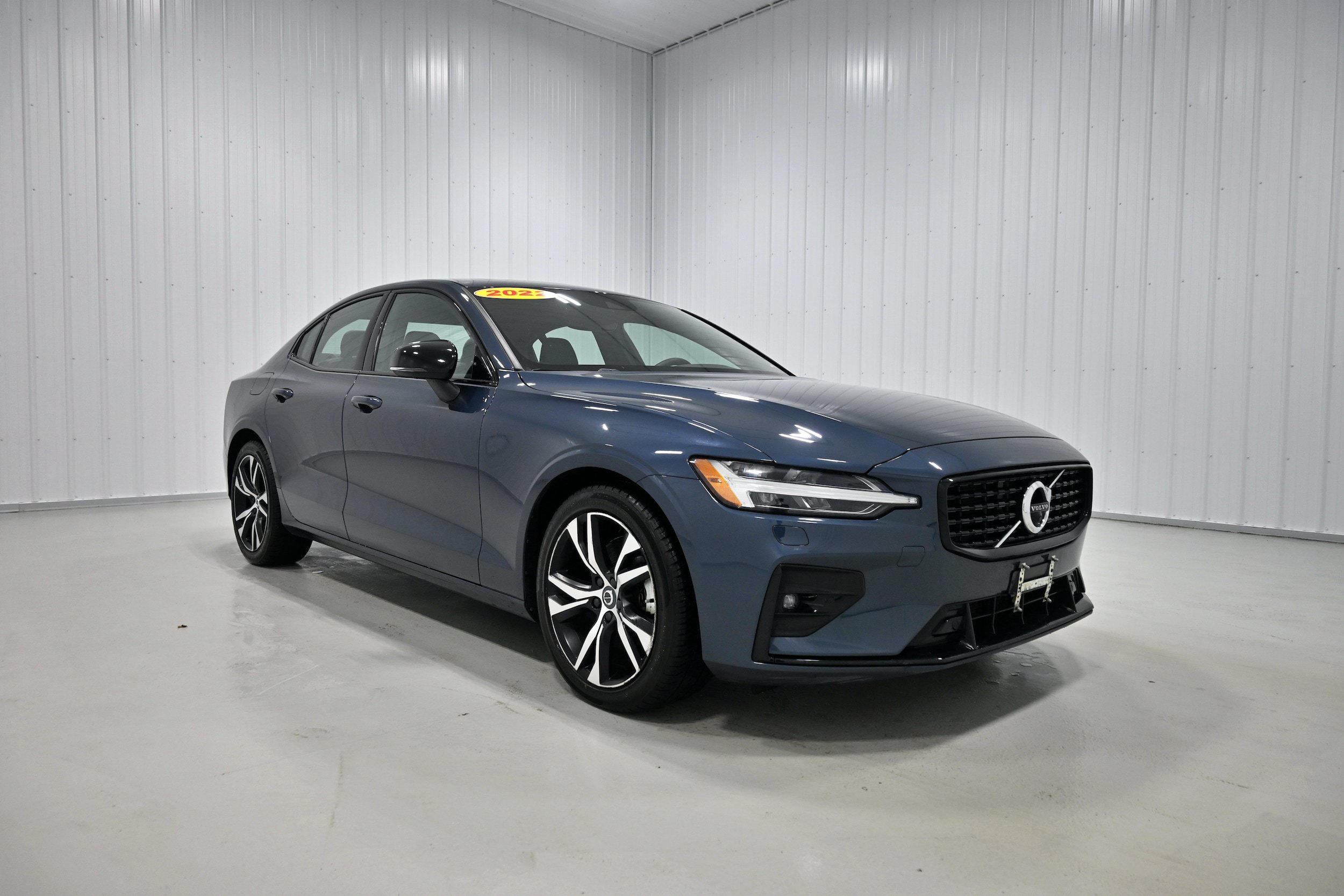 Used 2022 Volvo S60 B5 R-Design AWD/4WD image 2